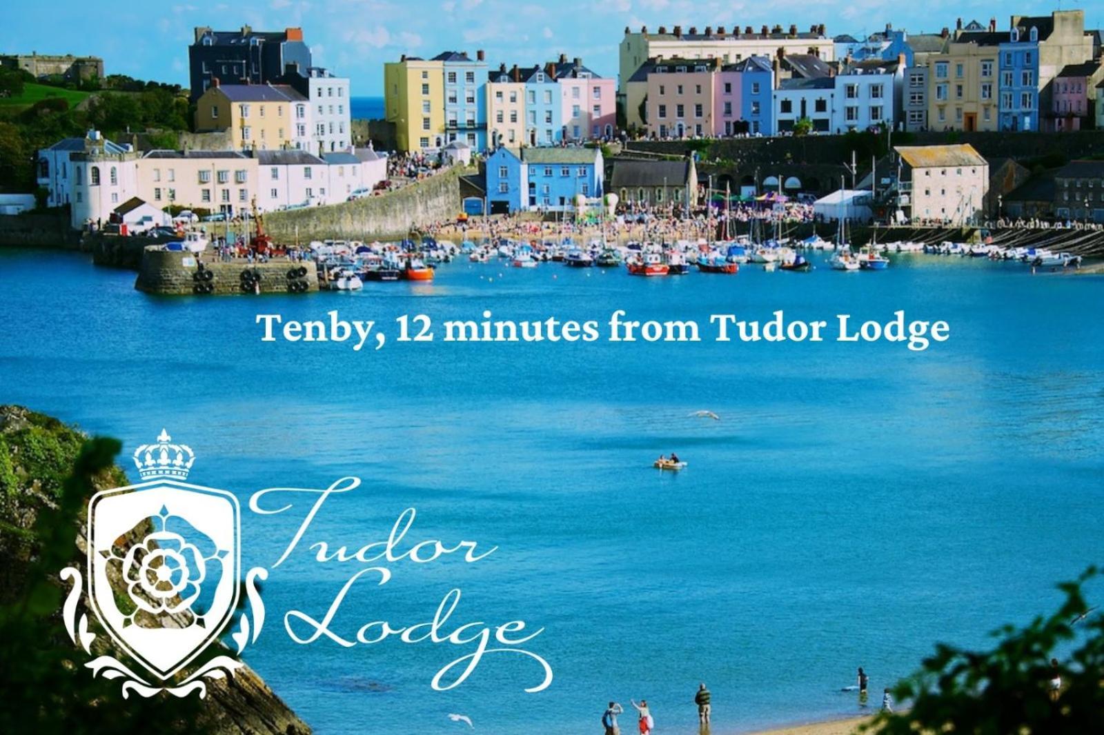 Tudor Lodge Bed & Breakfast Manorbier Exterior photo