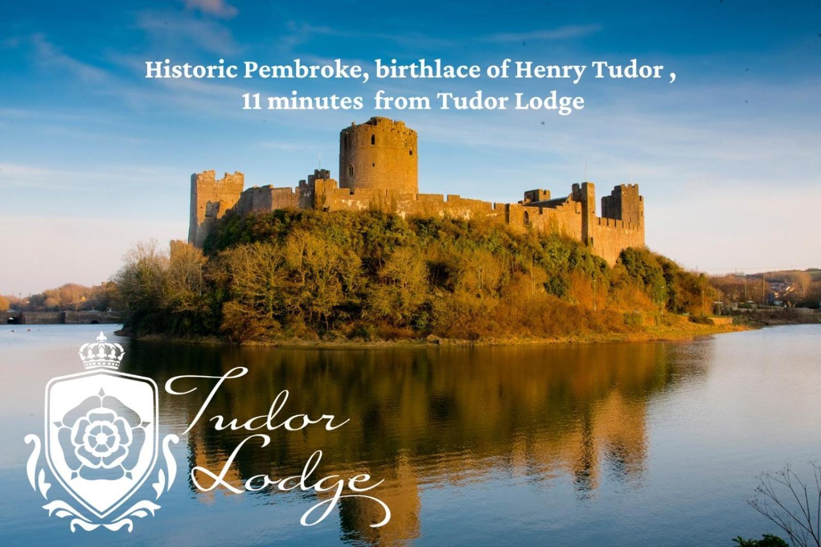 Tudor Lodge Bed & Breakfast Manorbier Exterior photo