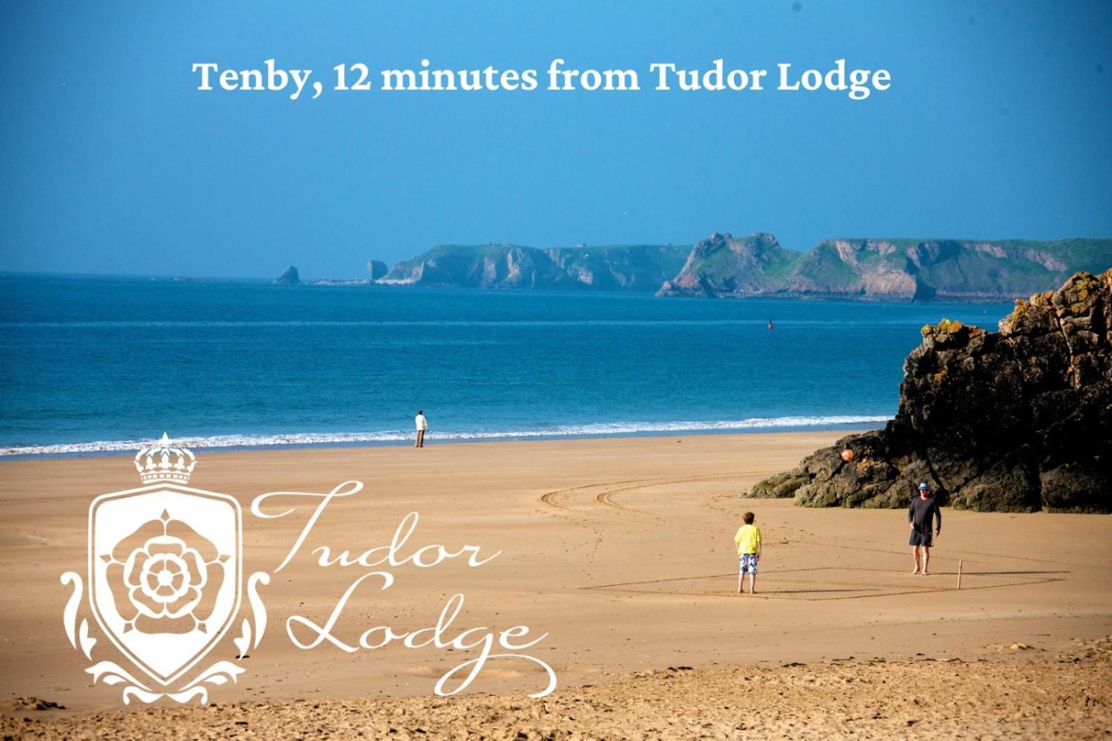 Tudor Lodge Bed & Breakfast Manorbier Exterior photo