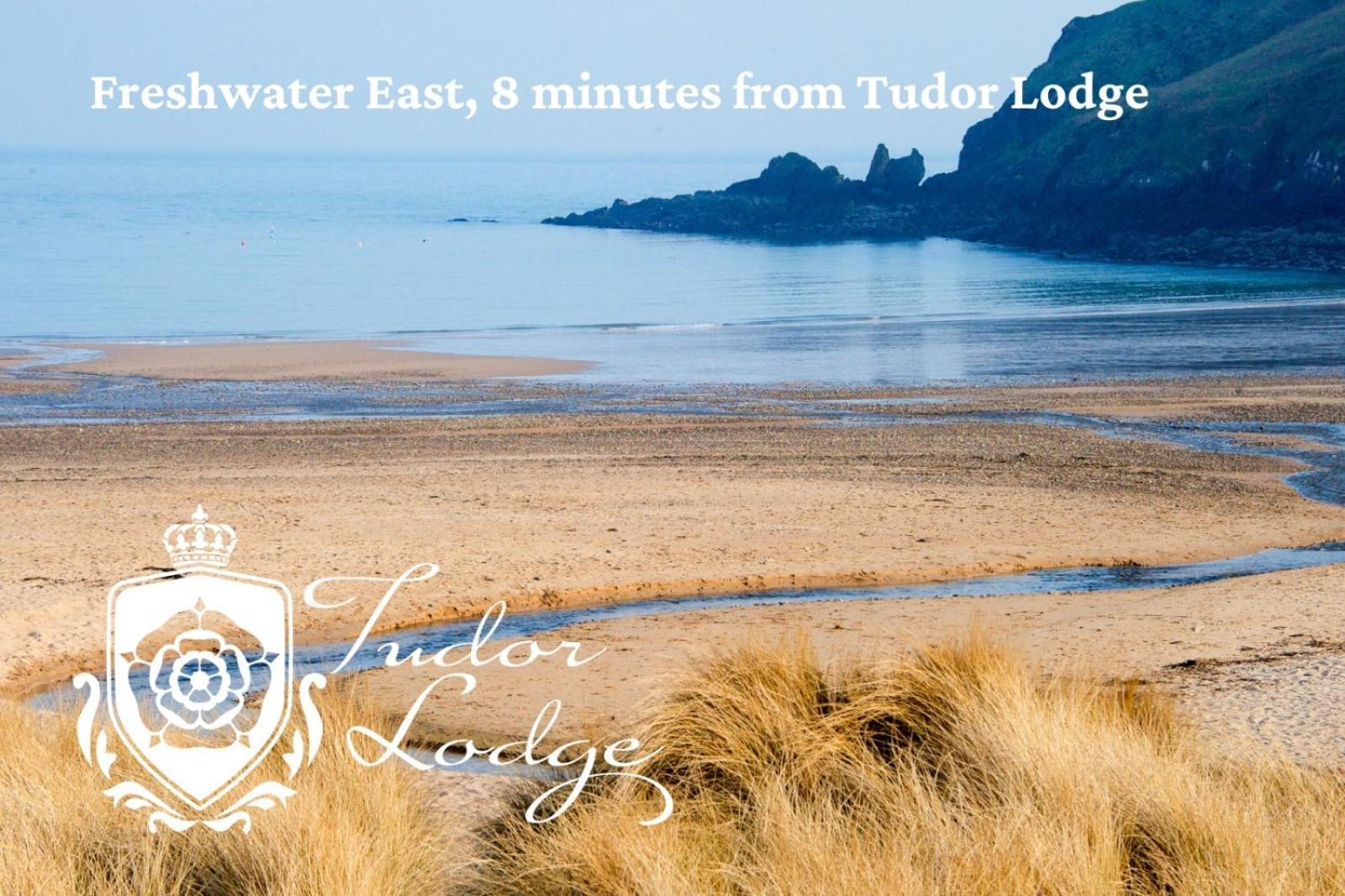Tudor Lodge Bed & Breakfast Manorbier Exterior photo