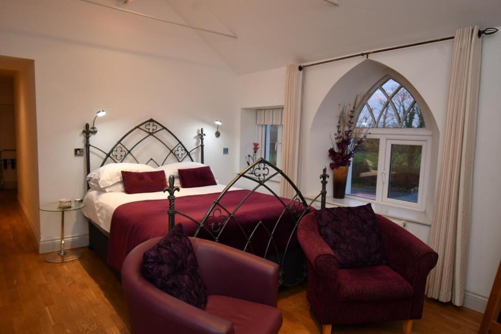 Tudor Lodge Bed & Breakfast Manorbier Exterior photo
